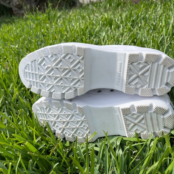 Chuck Taylor All Star Lugged
Leather women size 10.5 like new men’s 9 unisex - Picture 14 of 14